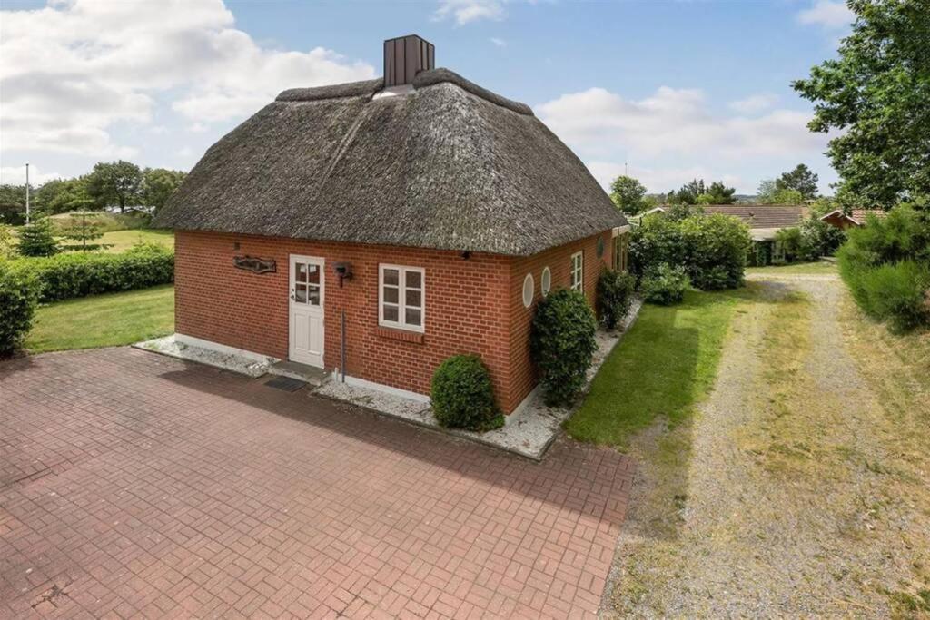 Thatched Holiday Home In Struer, Jutland With A View 외부 사진