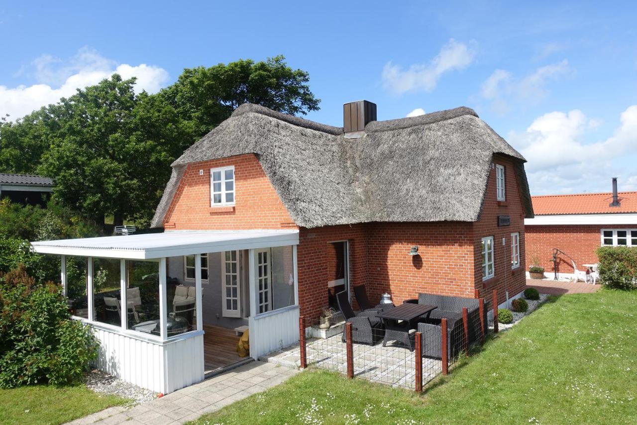 Thatched Holiday Home In Struer, Jutland With A View 외부 사진